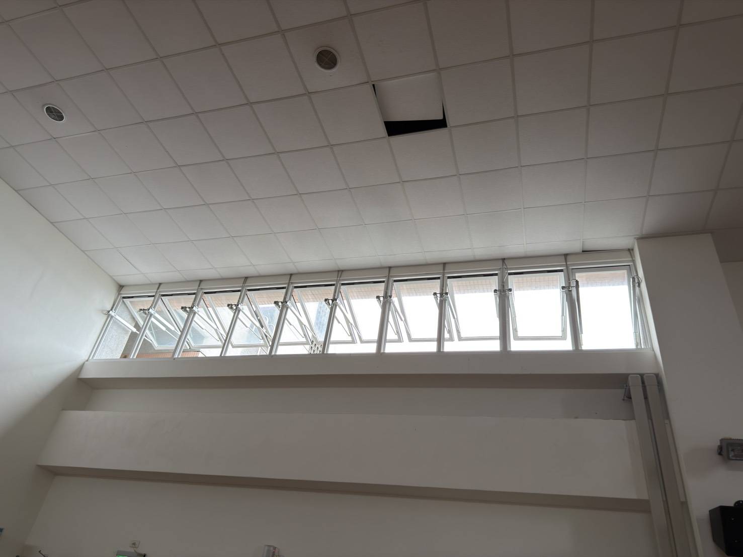 自然排煙窗電動倒窗